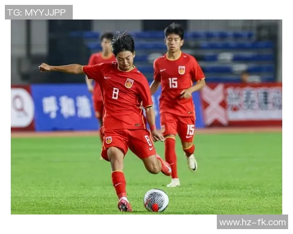 球星亲临中国足球赛场观赛 热议赛事精彩与未来发展