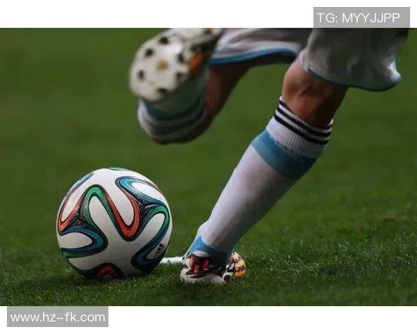 球星足球袜为何能提供更强防滑效果其设计原理与技术揭秘 球星足球袜为何能提供更强防滑效果其设计原理与技术揭秘