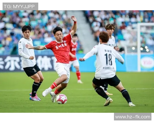 从草根到传奇 足球明星的奋斗历程与不屈精神